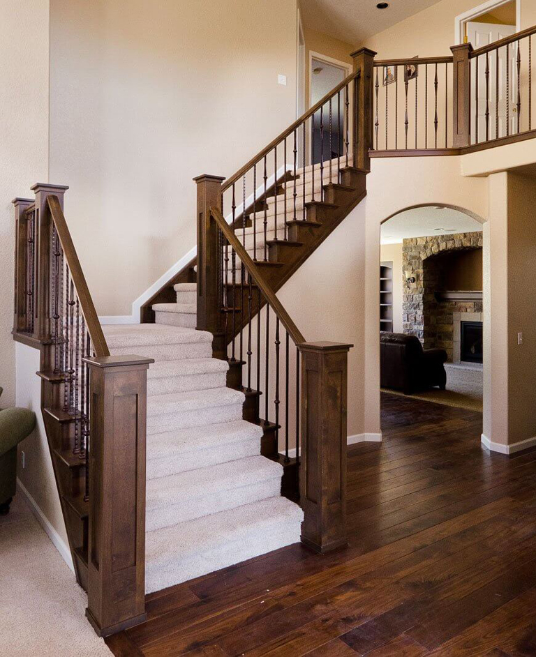 Các kiểu trụ cầu thang gỗ đẹp cho căn nhà của bạn - Cửa Gỗ Nguyễn Gia
