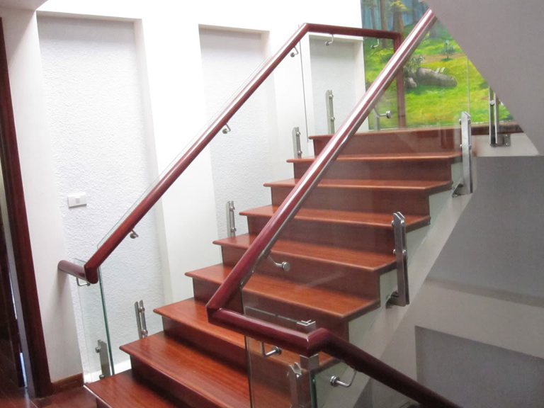 Những lưu ý thiết kế cầu thang gỗ cực quan trọng bạn nên biết - Cửa Gỗ Nguyễn Gia